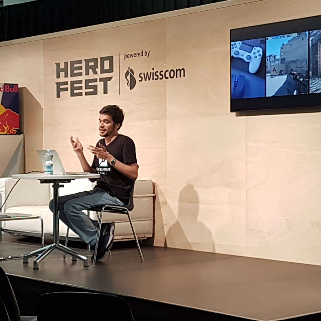 Andres giving a presentation at the HeroFest 2019.
